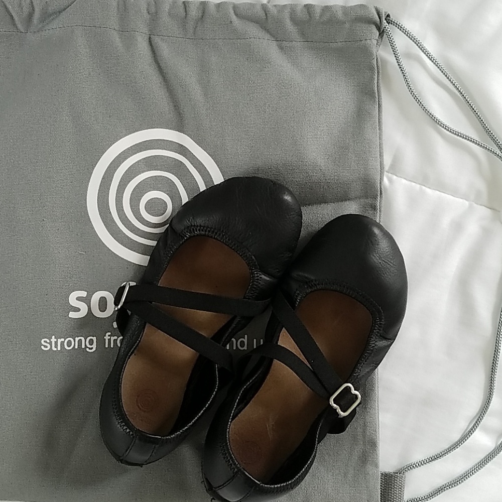 Softstar black MaryJane flats
